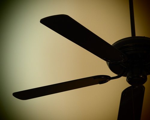 Fixing a regular ceiling fan motor winding in apartment bedroom